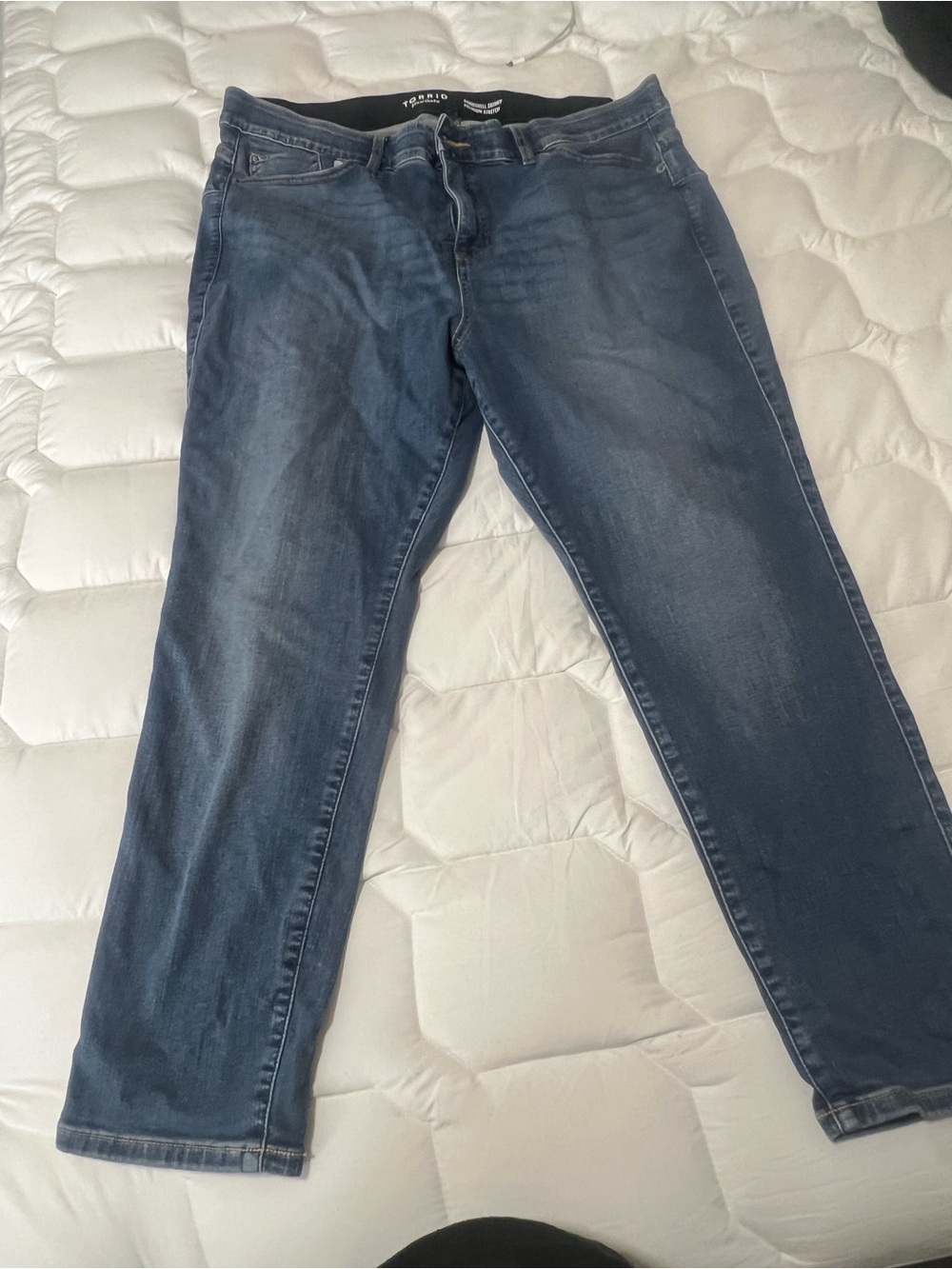 torrid bombshell skinny Jeans in Dark Blue Wash
